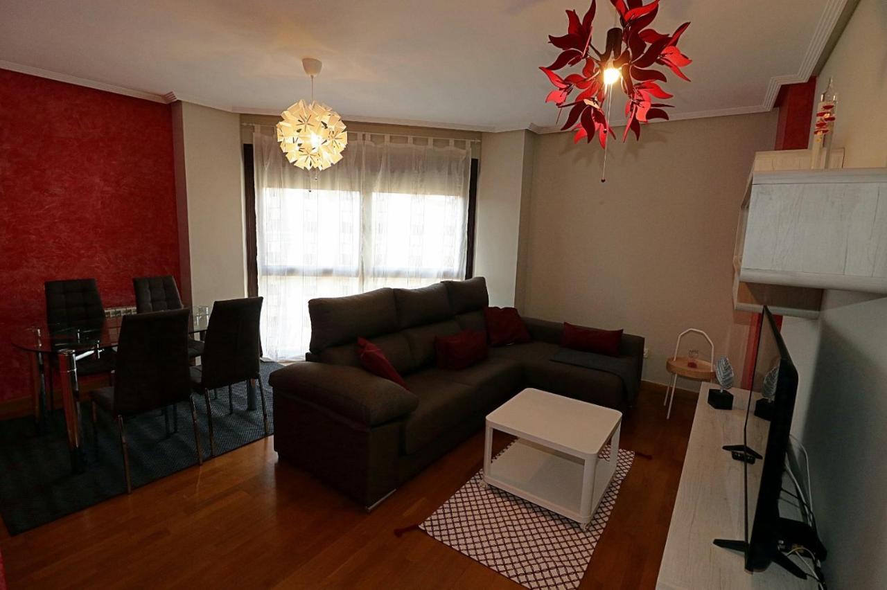 Apartamento , Wifi Y Garaje Cerca Del Centro Apartman Oviedo Kültér fotó