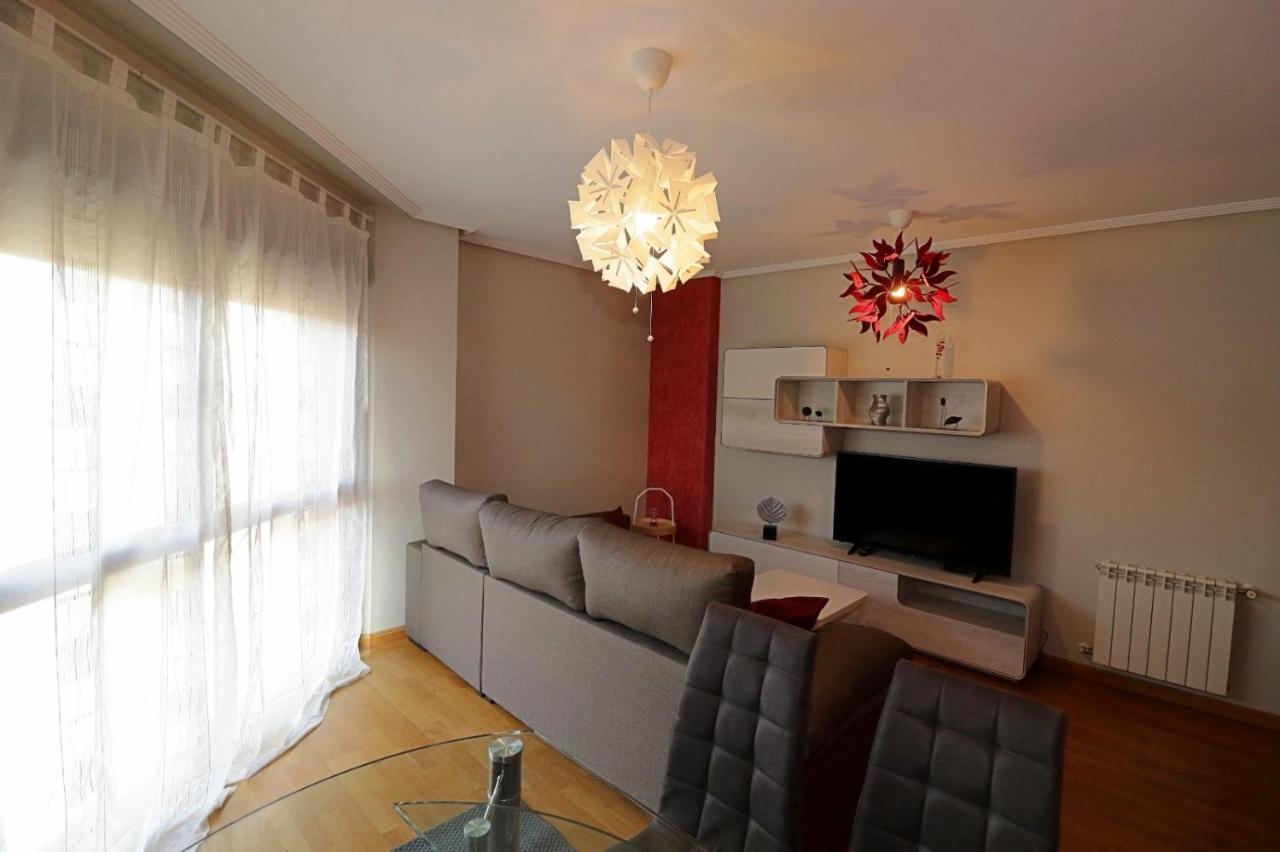 Apartamento , Wifi Y Garaje Cerca Del Centro Apartman Oviedo Kültér fotó