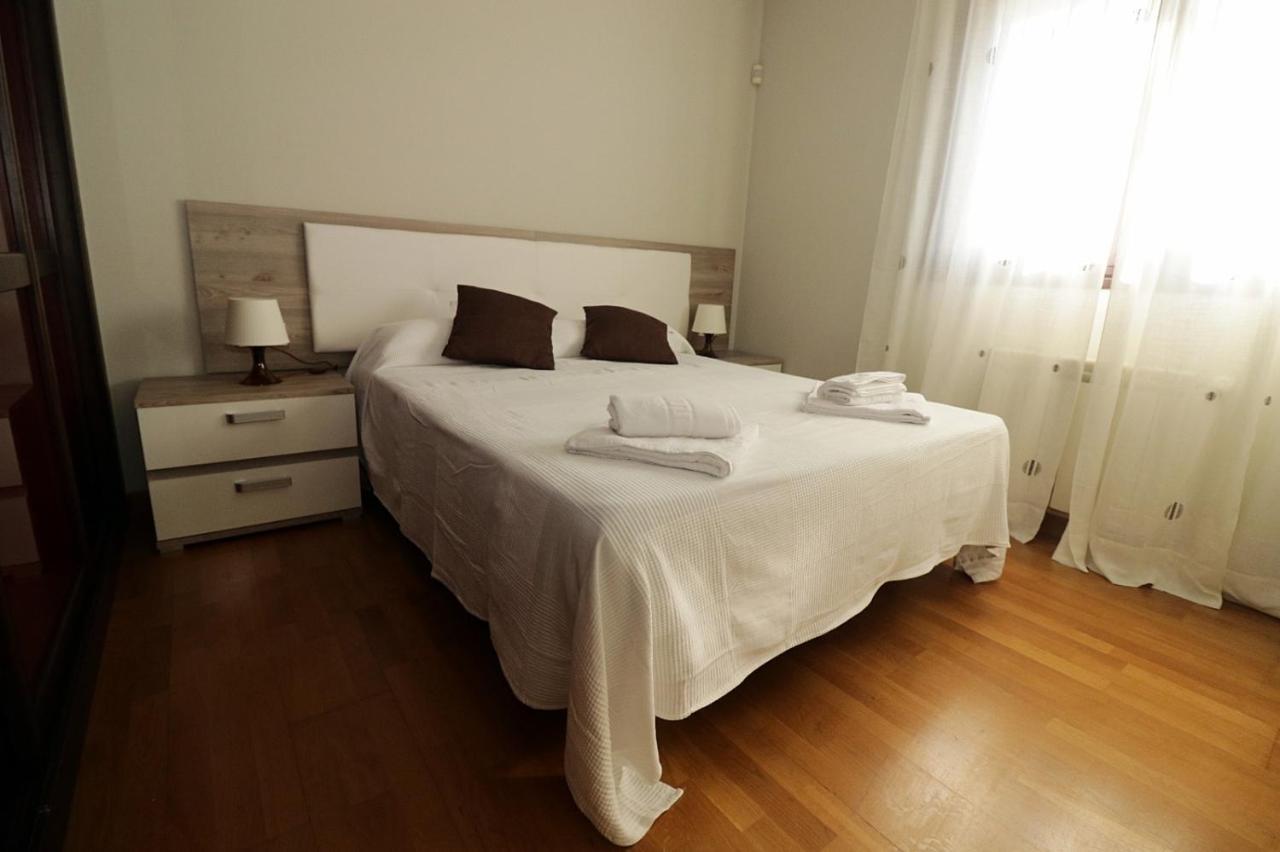 Apartamento , Wifi Y Garaje Cerca Del Centro Apartman Oviedo Kültér fotó