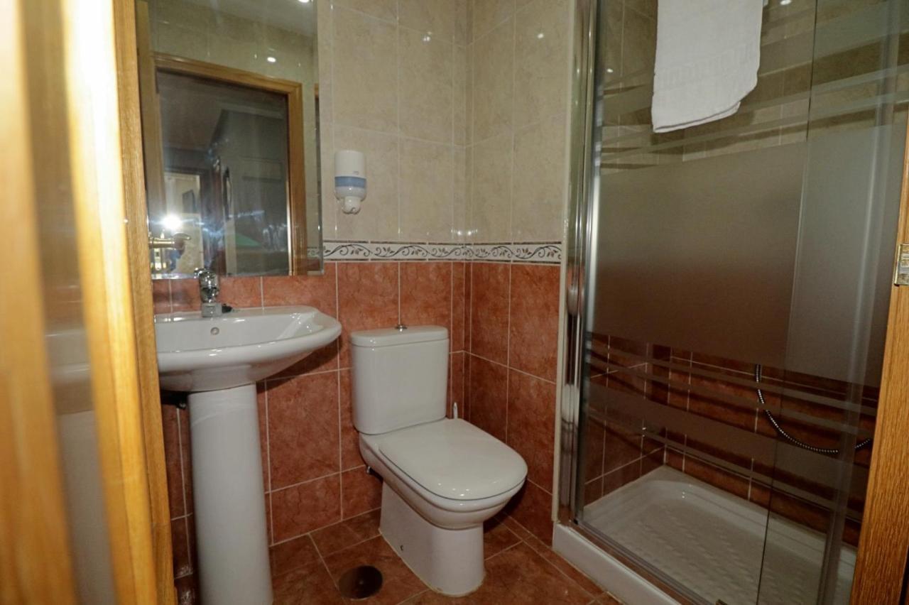 Apartamento , Wifi Y Garaje Cerca Del Centro Apartman Oviedo Kültér fotó