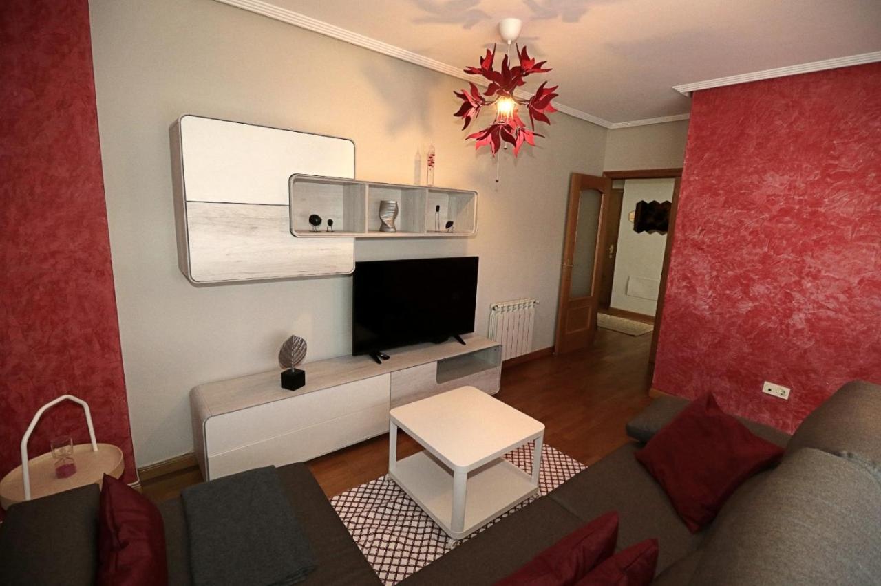 Apartamento , Wifi Y Garaje Cerca Del Centro Apartman Oviedo Kültér fotó