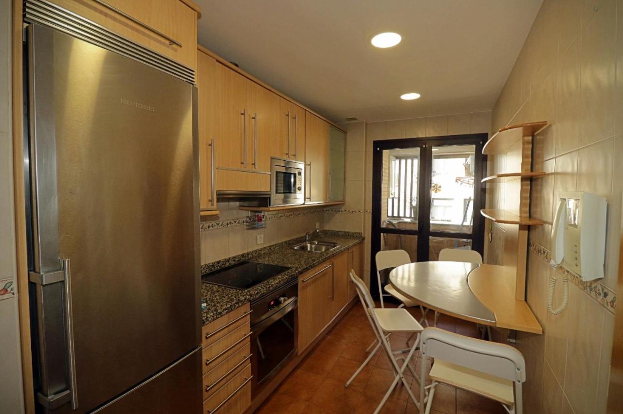 Apartamento , Wifi Y Garaje Cerca Del Centro Apartman Oviedo Kültér fotó